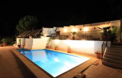 Pool mit Blick nach Nord-West bei Nacht